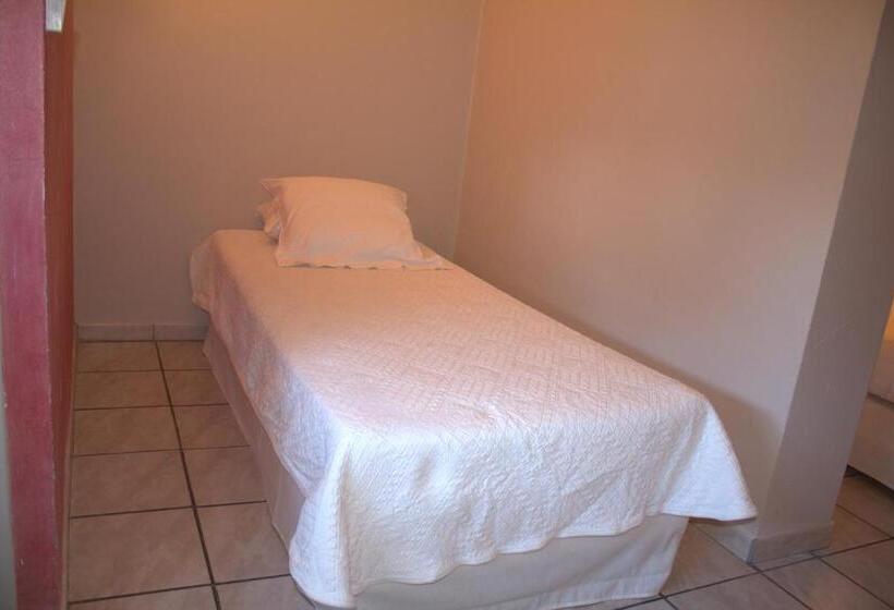 غرفة قياسية ثلاثية, Logis Hôtel Le Clement V