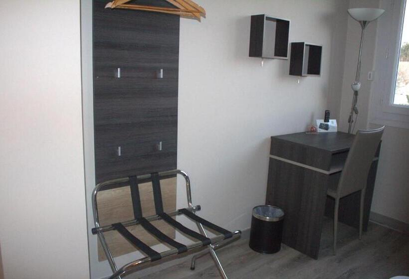 غرفة قياسية ثلاثية, Logis Hôtel Le Clement V