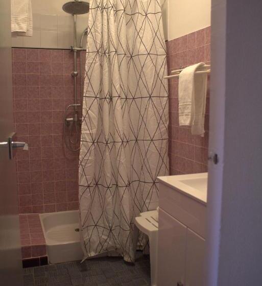 غرفة قياسية ثلاثية, Logis Hôtel Le Clement V