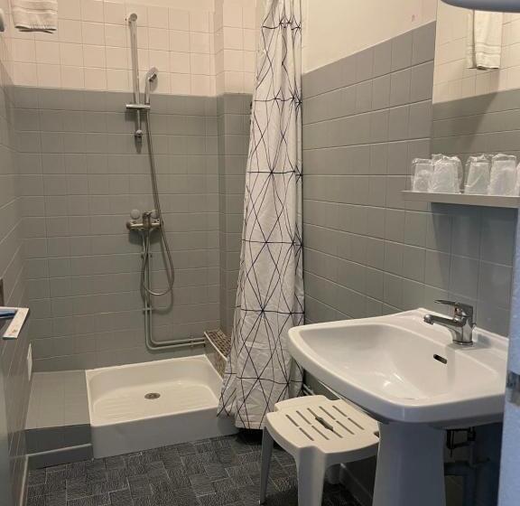 غرفة قياسية رباعية, Logis Hôtel Le Clement V