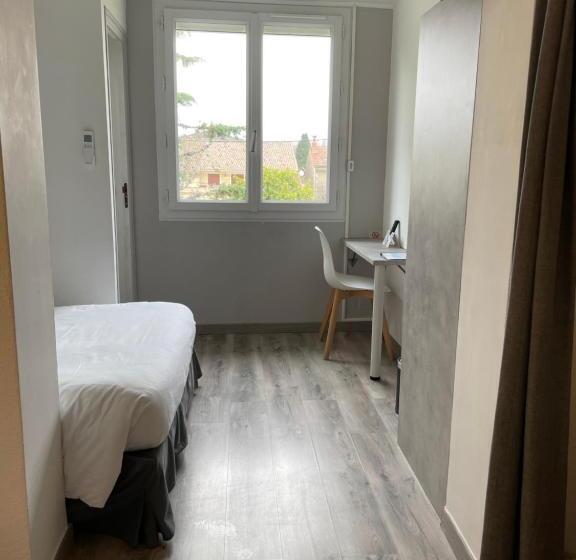 غرفة قياسية رباعية, Logis Hôtel Le Clement V