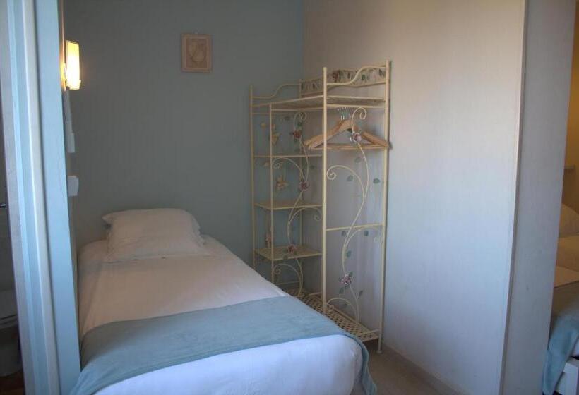 غرفة قياسية رباعية, Logis Hôtel Le Clement V