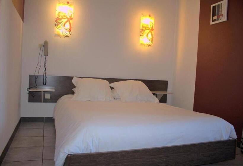 Люкс, Logis Hôtel Le Clement V