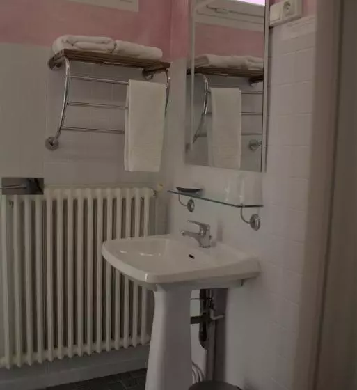Pokój Standard Widok Basen, Logis Hôtel Le Clement V