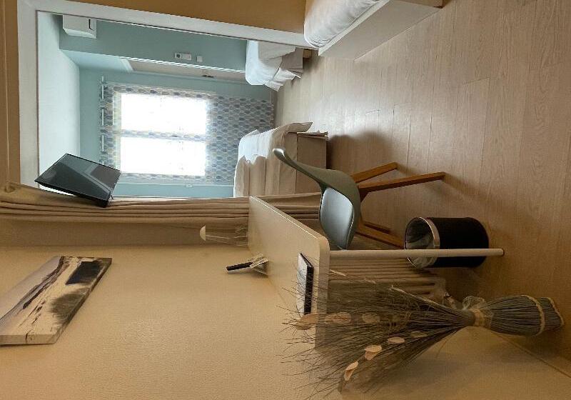 غرفة قياسية رباعية, Logis Hôtel Le Clement V