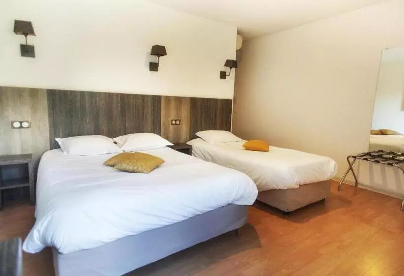 Standard Kolmen Hengen Huone, Le Victor Hugo Hôtel Et Restaurant Logis Hôtels