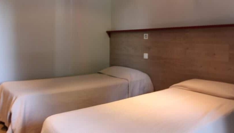 חדר סטנדרט, Mendy