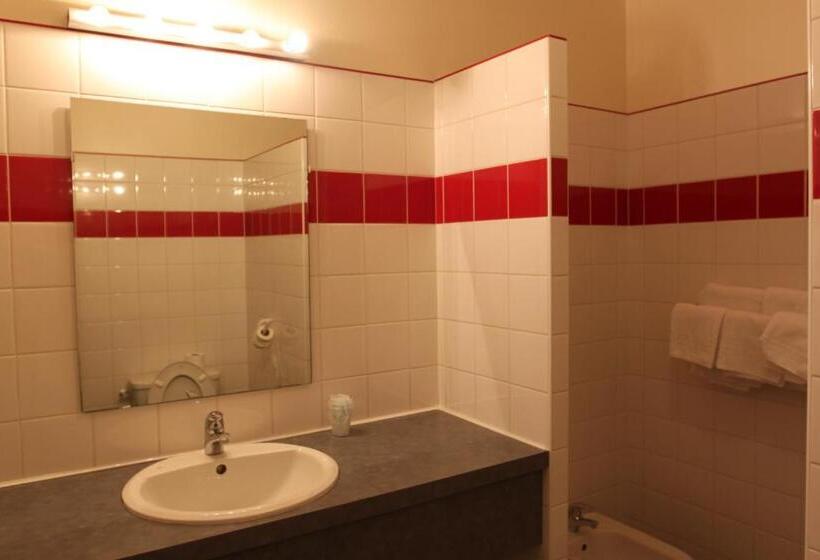 חדר סטנדרט לארבעה, Mendy