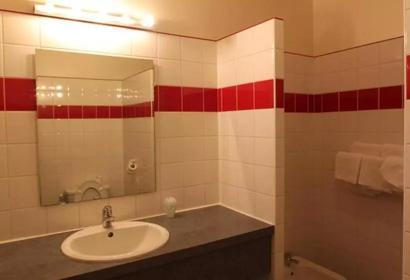 Standard Neljän Hengen Huone, Mendy