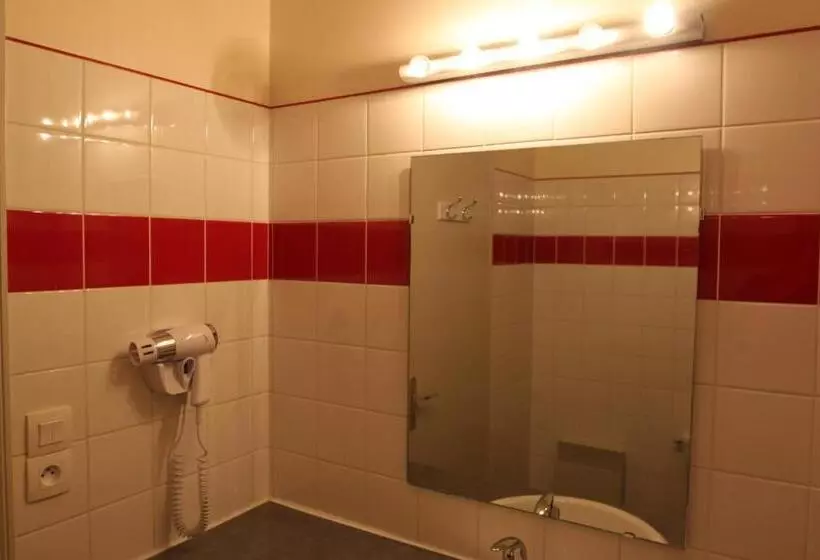 Standard Neljän Hengen Huone, Mendy
