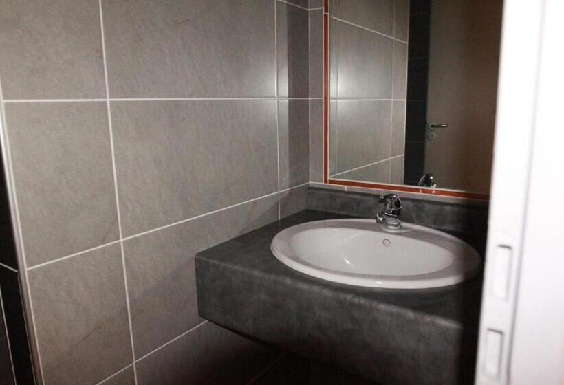 סוויטת ג'וניור, Mendy