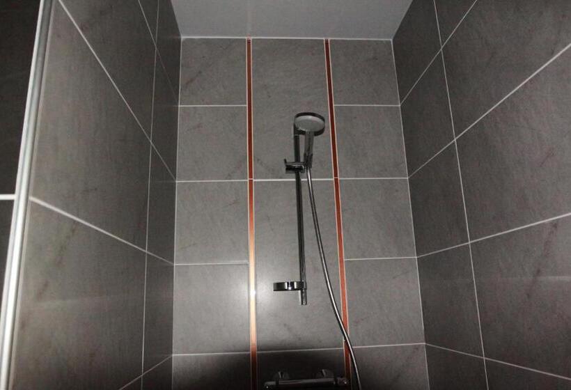 סוויטת ג'וניור, Mendy