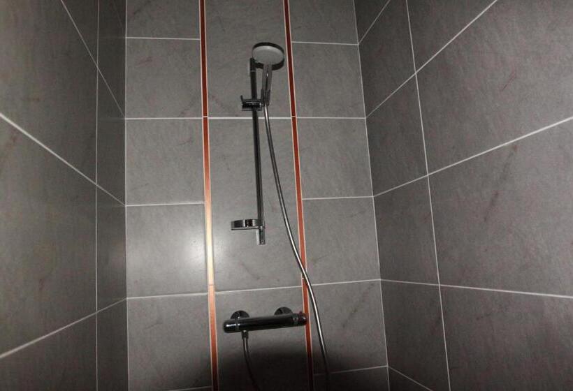 חדר קומפורט, Mendy