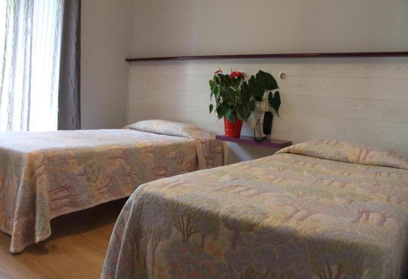 חדר סטנדרט, Mendy