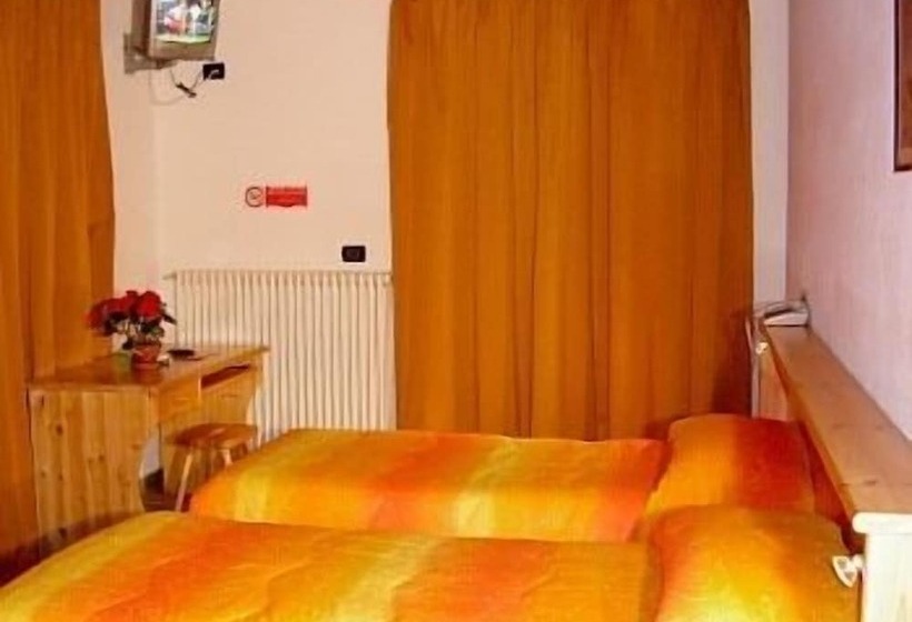 スタンダードトリプルルーム, Savoia Debili