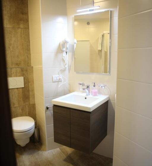 اتاق خانوادگی, B&b Il Bacio