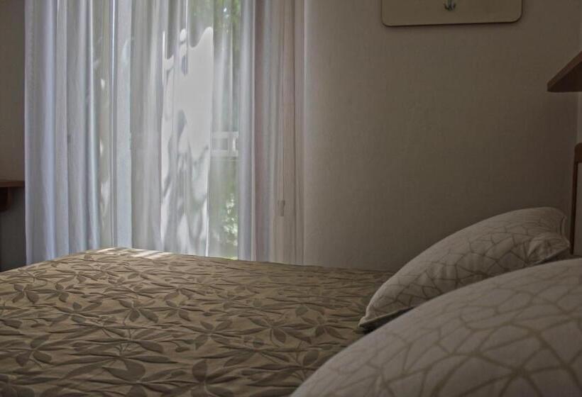 חדר סטנדרט לארבעה, Trieste