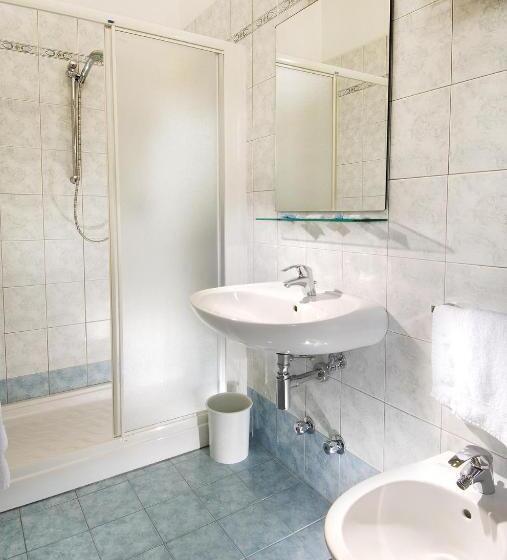 חדר סטנדרט לארבעה, Trieste