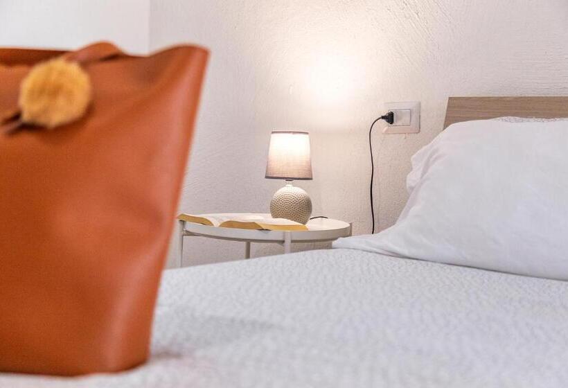 اتاق لوکس, Acquazzurra Affittacamere