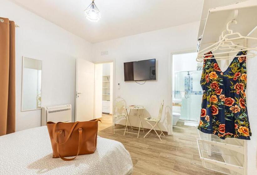 اتاق لوکس, Acquazzurra Affittacamere