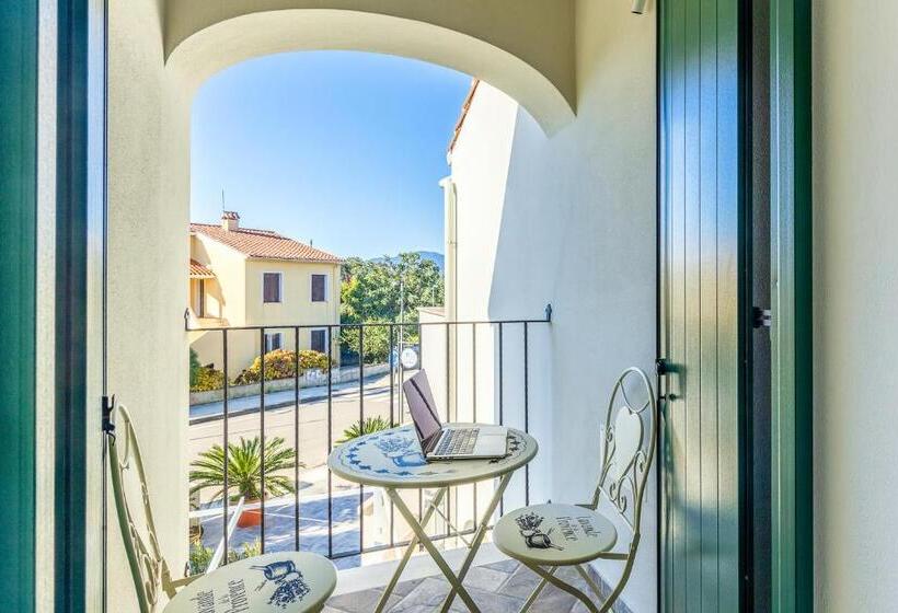 اتاق خانوادگی, Acquazzurra Affittacamere