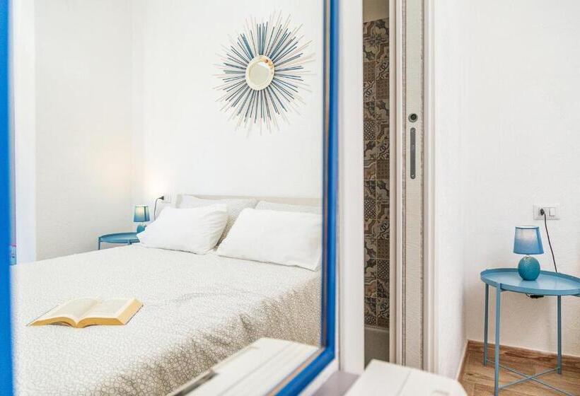 اتاق خانوادگی, Acquazzurra Affittacamere