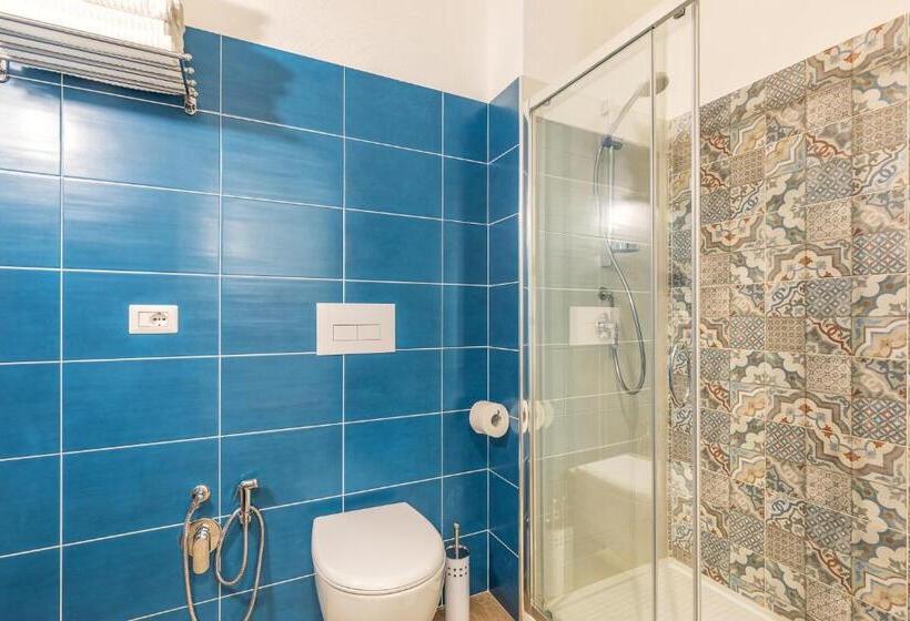 اتاق خانوادگی, Acquazzurra Affittacamere