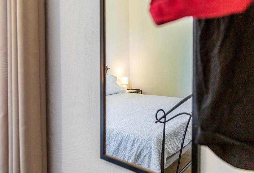 اتاق عادی, Acquazzurra Affittacamere