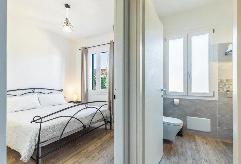 اتاق عادی, Acquazzurra Affittacamere