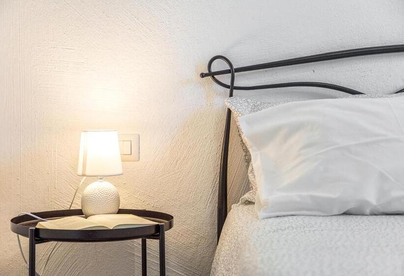 اتاق عادی, Acquazzurra Affittacamere