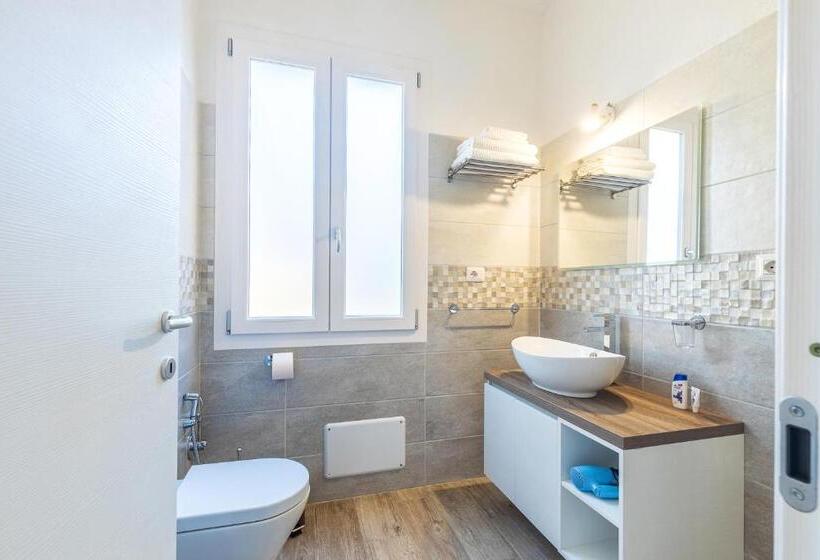 اتاق عادی, Acquazzurra Affittacamere