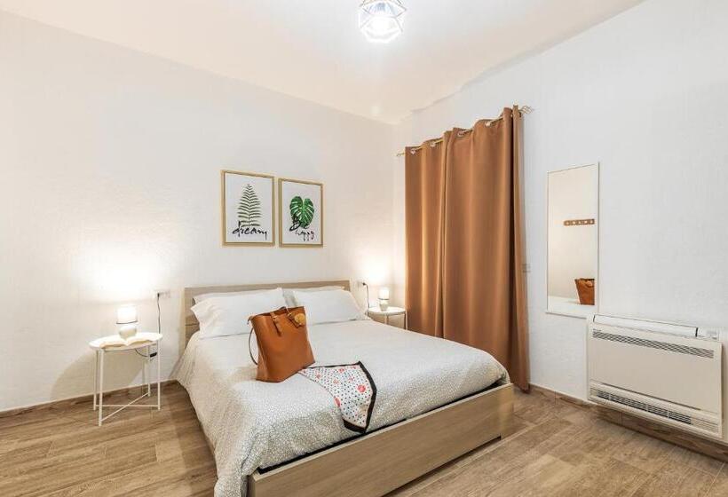 اتاق لوکس, Acquazzurra Affittacamere