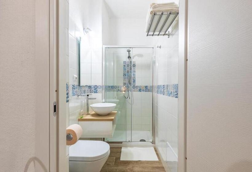 اتاق لوکس, Acquazzurra Affittacamere