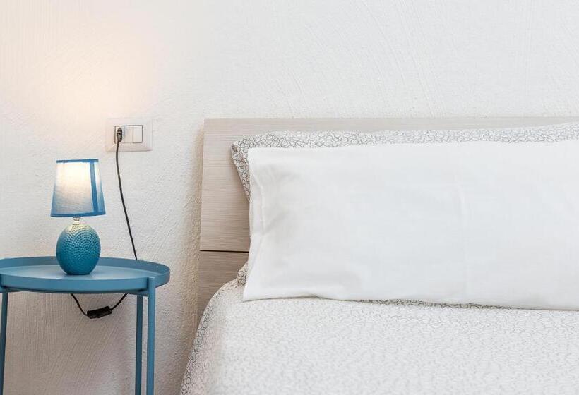 اتاق خانوادگی, Acquazzurra Affittacamere