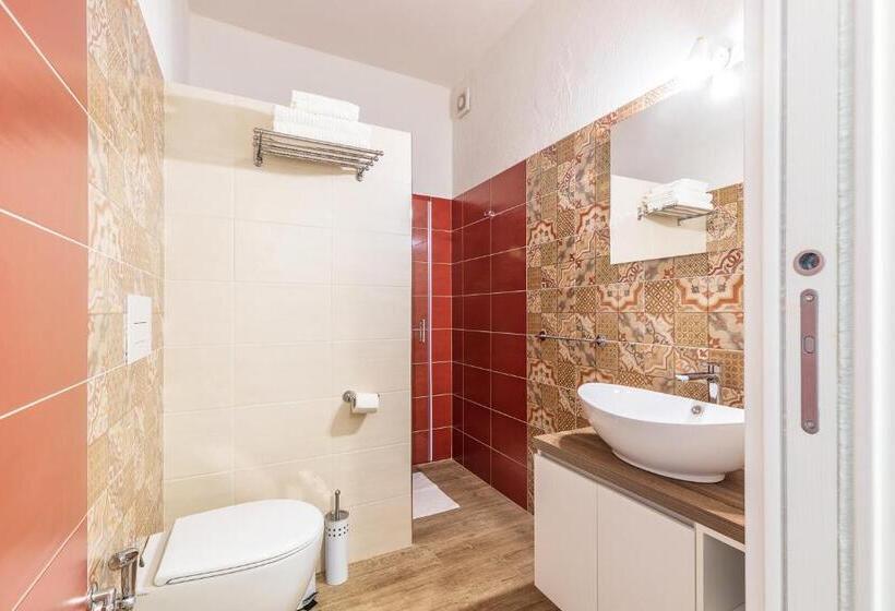 اتاق لوکس, Acquazzurra Affittacamere