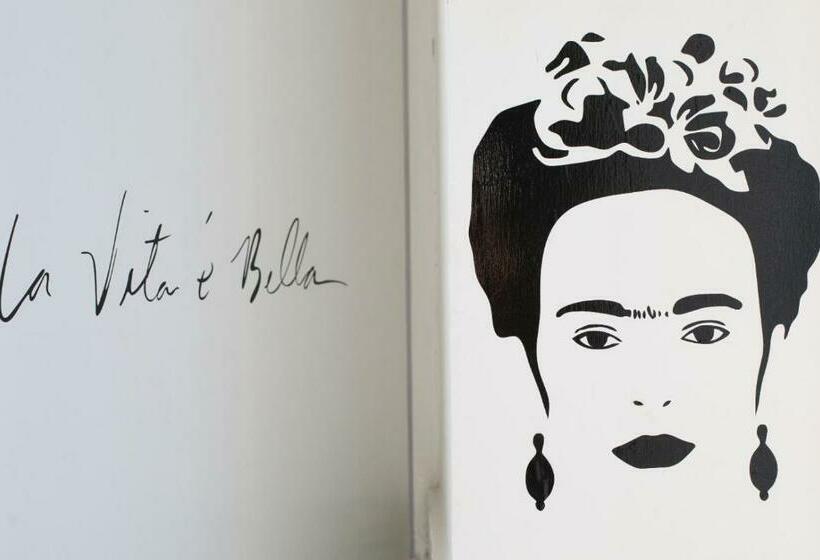 חדר סטנדרט, Caluga House