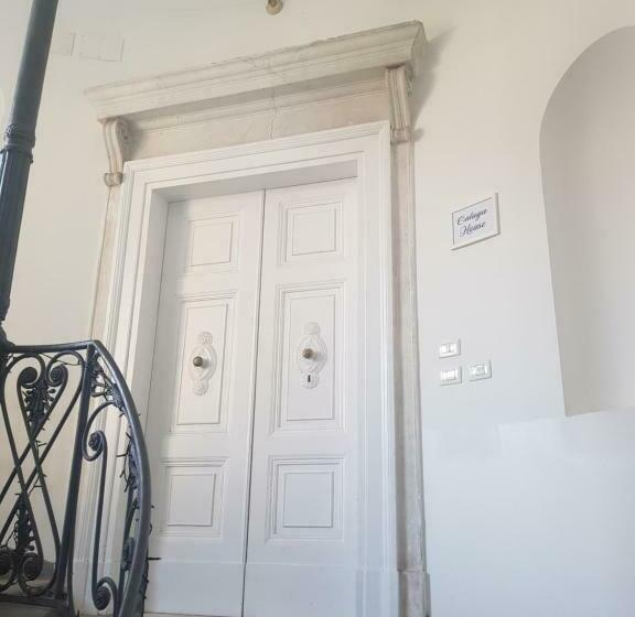 חדר סטנדרט, Caluga House