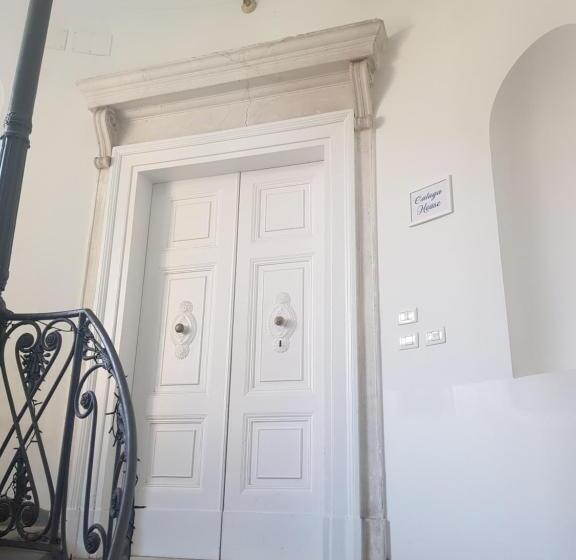 חדר סטנדרט לשלושה, Caluga House