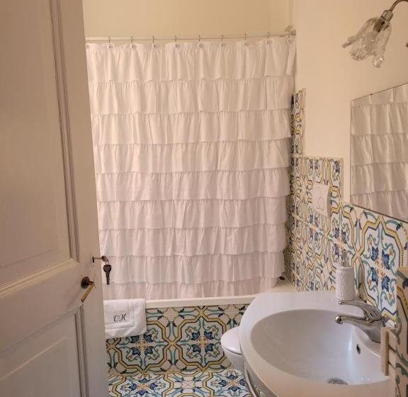 Standard room with outdoor bath, Caluga House