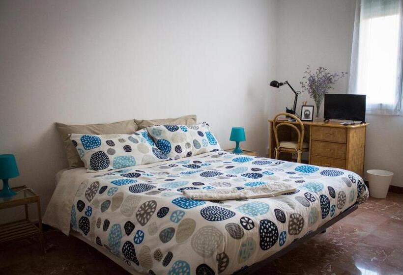 スタンダードルーム, A Due Passi Dal Lumière