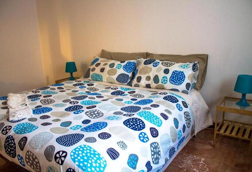 スタンダードルーム, A Due Passi Dal Lumière