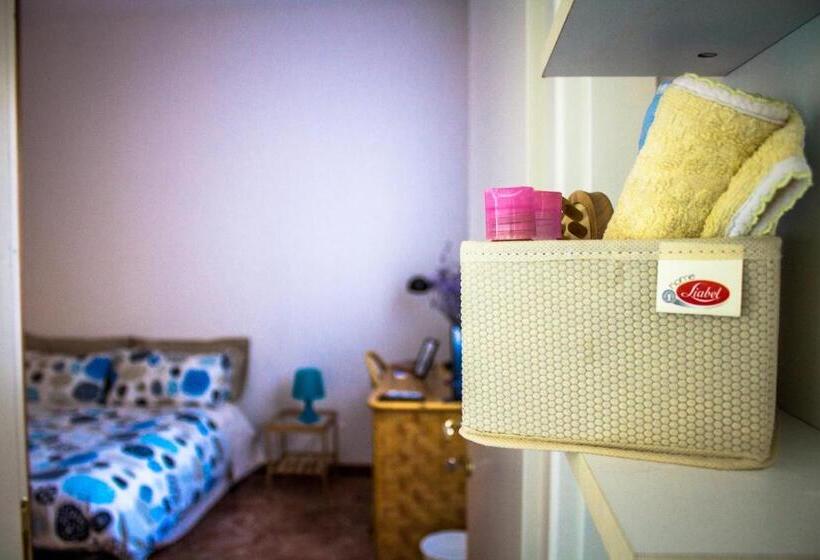 スタンダードルーム, A Due Passi Dal Lumière