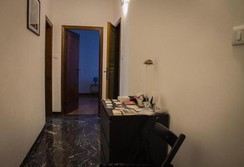 スタンダードルーム, A Due Passi Dal Lumière