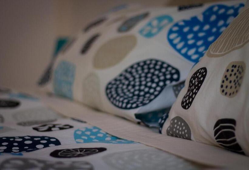 スタンダードルーム, A Due Passi Dal Lumière