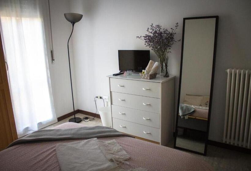 バス共有のスタンダードルーム, A Due Passi Dal Lumière