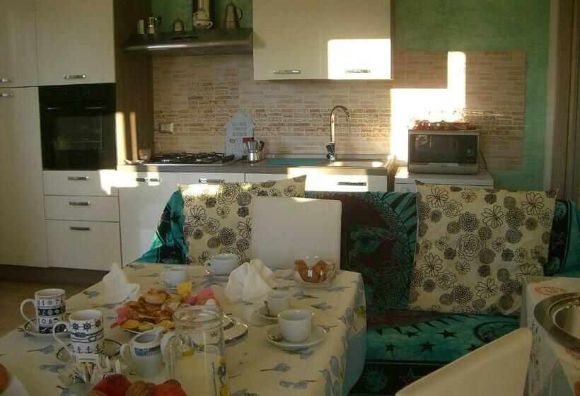 חדר סטנדרט, מיטת קינג, מותאם לאדם עם מוגבלויות, S Olivariu Village Affittacamere