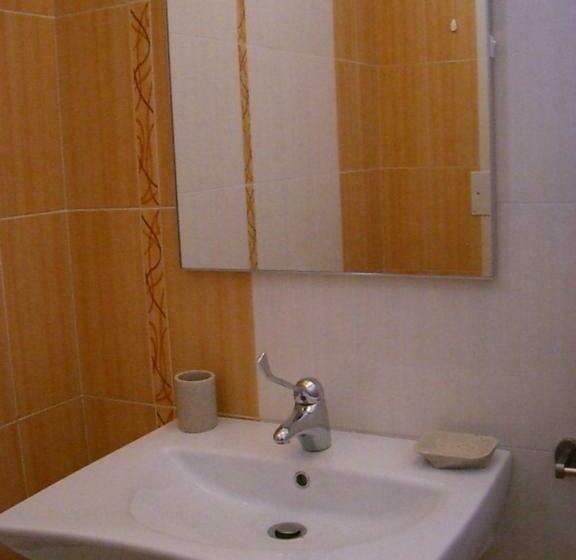 חדר סטנדרט, מיטת קינג, מותאם לאדם עם מוגבלויות, S Olivariu Village Affittacamere