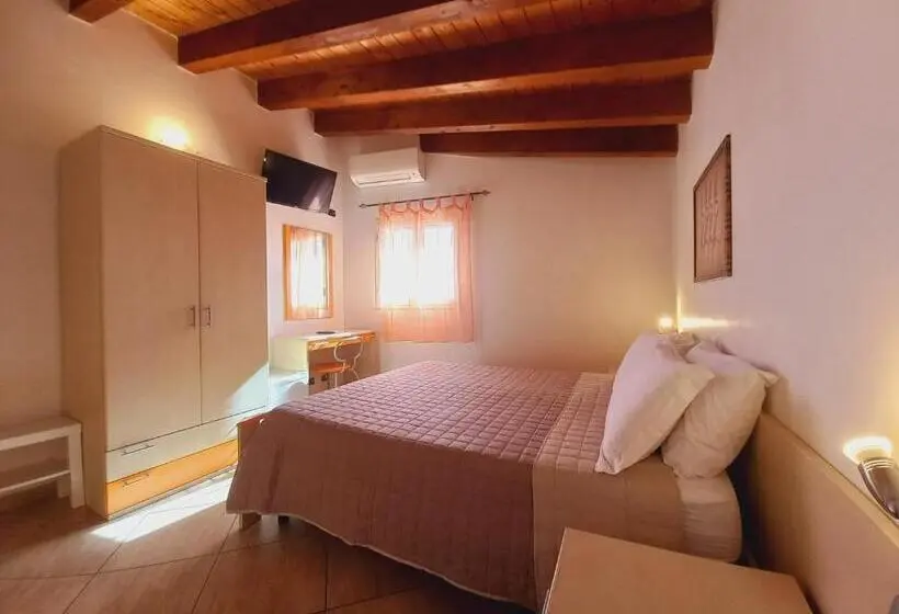 オーシャンビュースタンダードルーム, B&b L Antica Torre