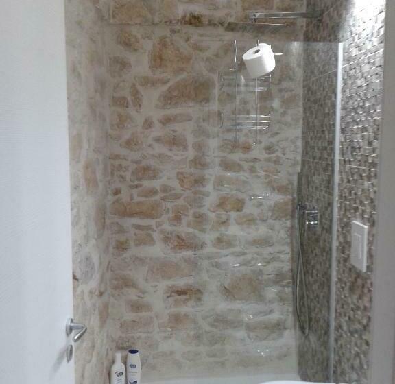 اتاق لوکس, Lilla B&b