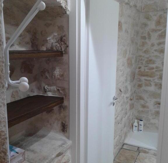 اتاق لوکس, Lilla B&b